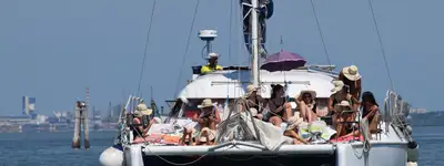 boat image 0