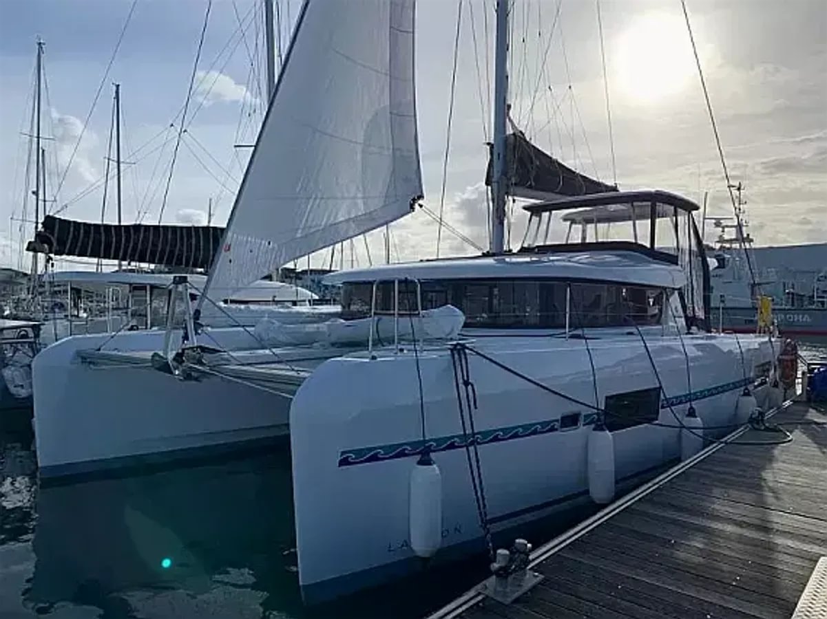 boat image 0