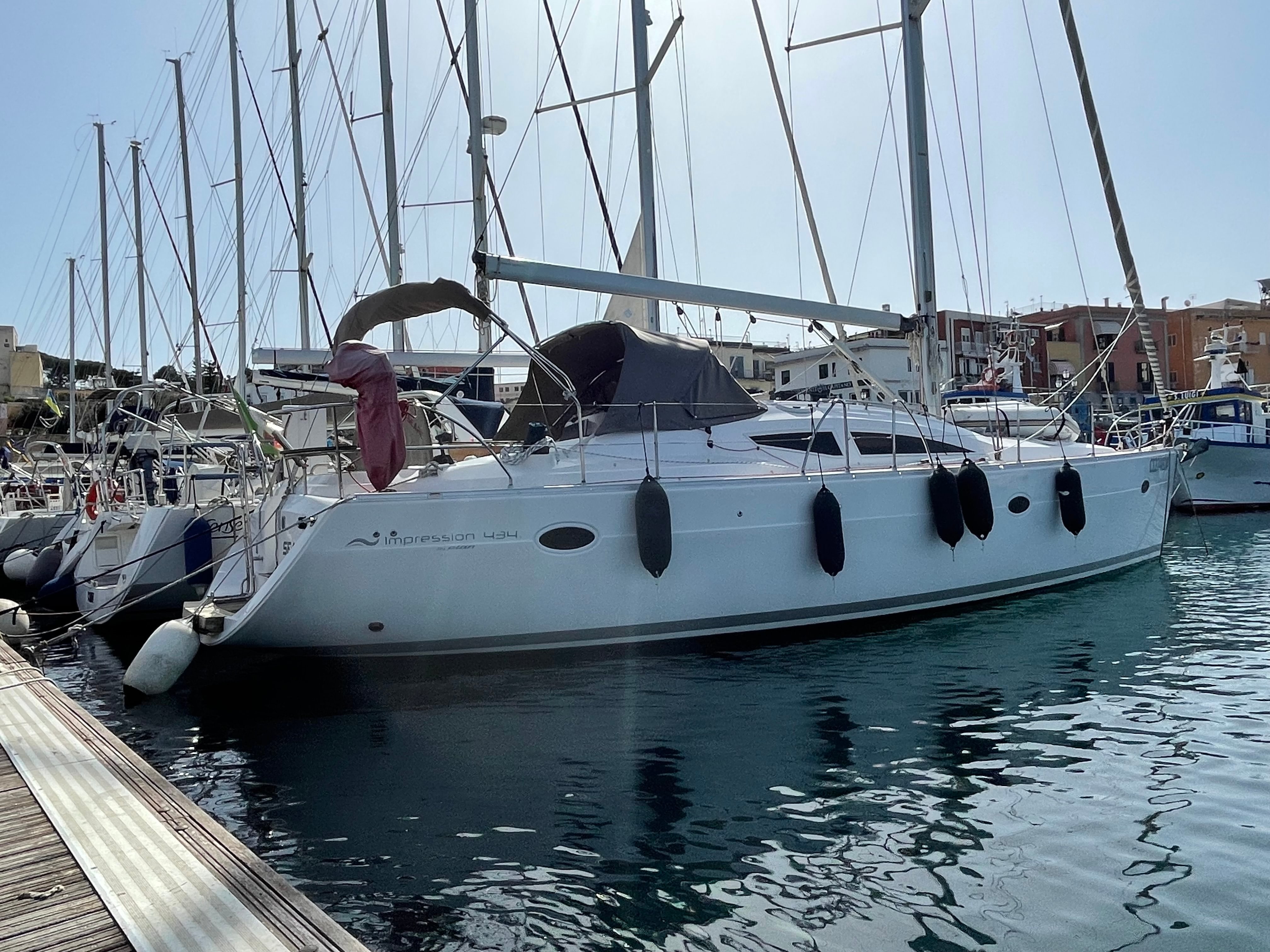 boat image 0