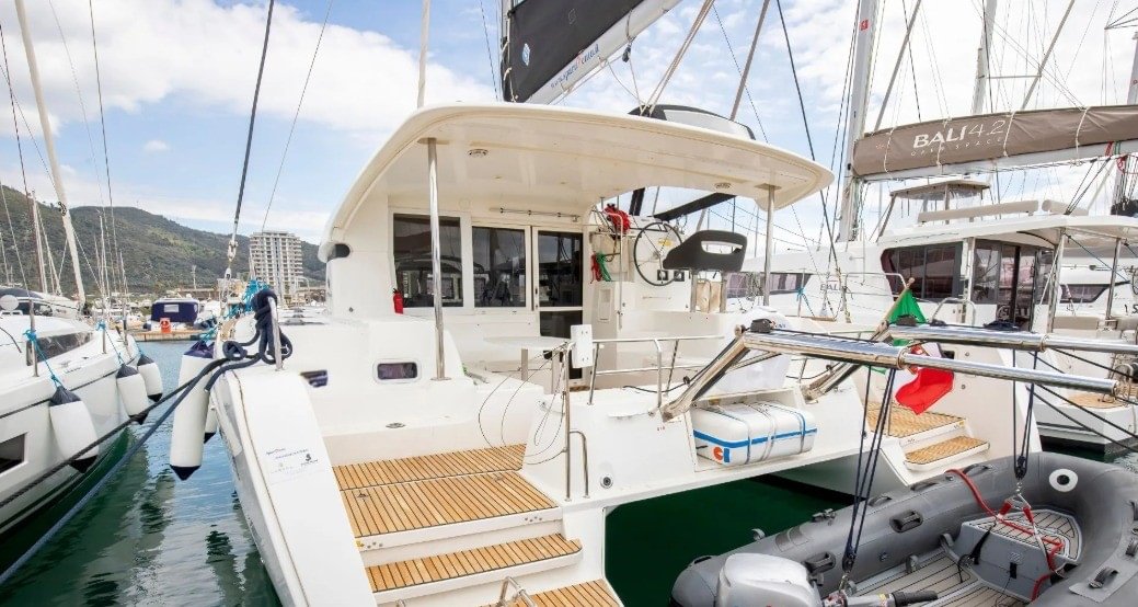 boat image 0