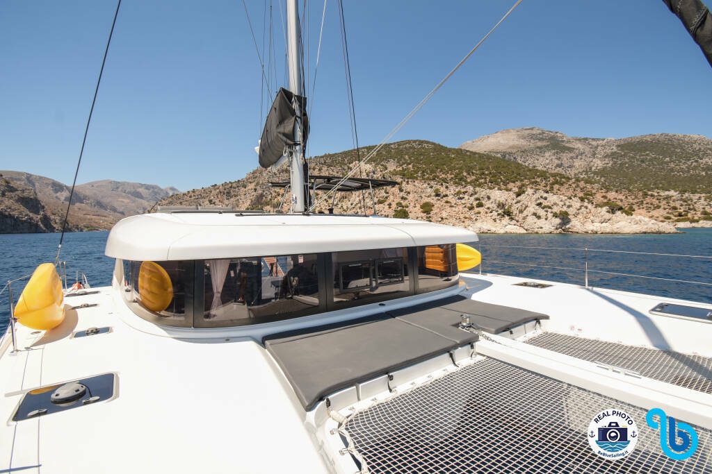 boat image 0