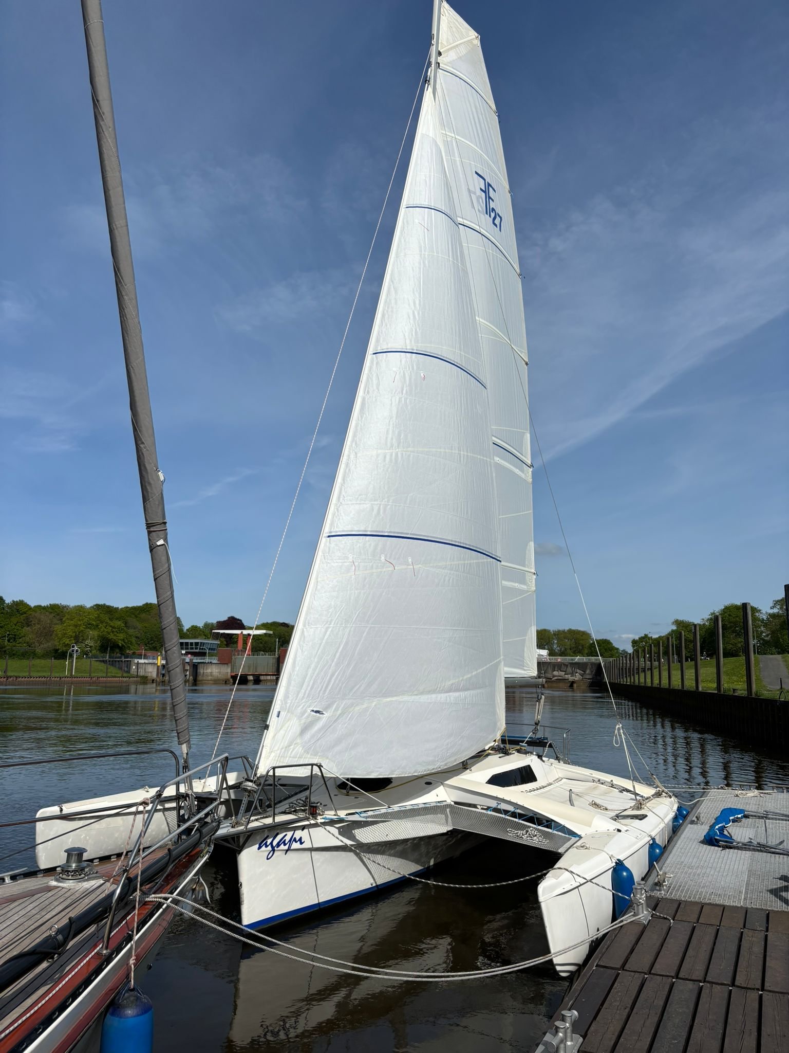 boat image 0