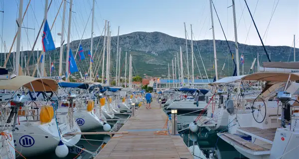 How a flotilla vacation works