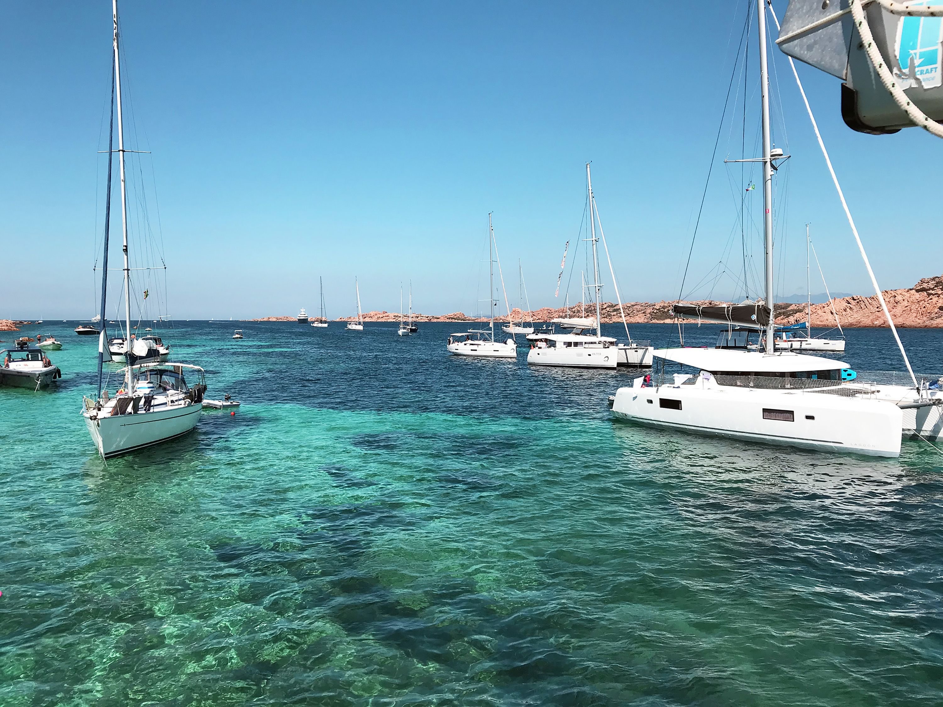 Differenze tra una barca a vela e un catamarano