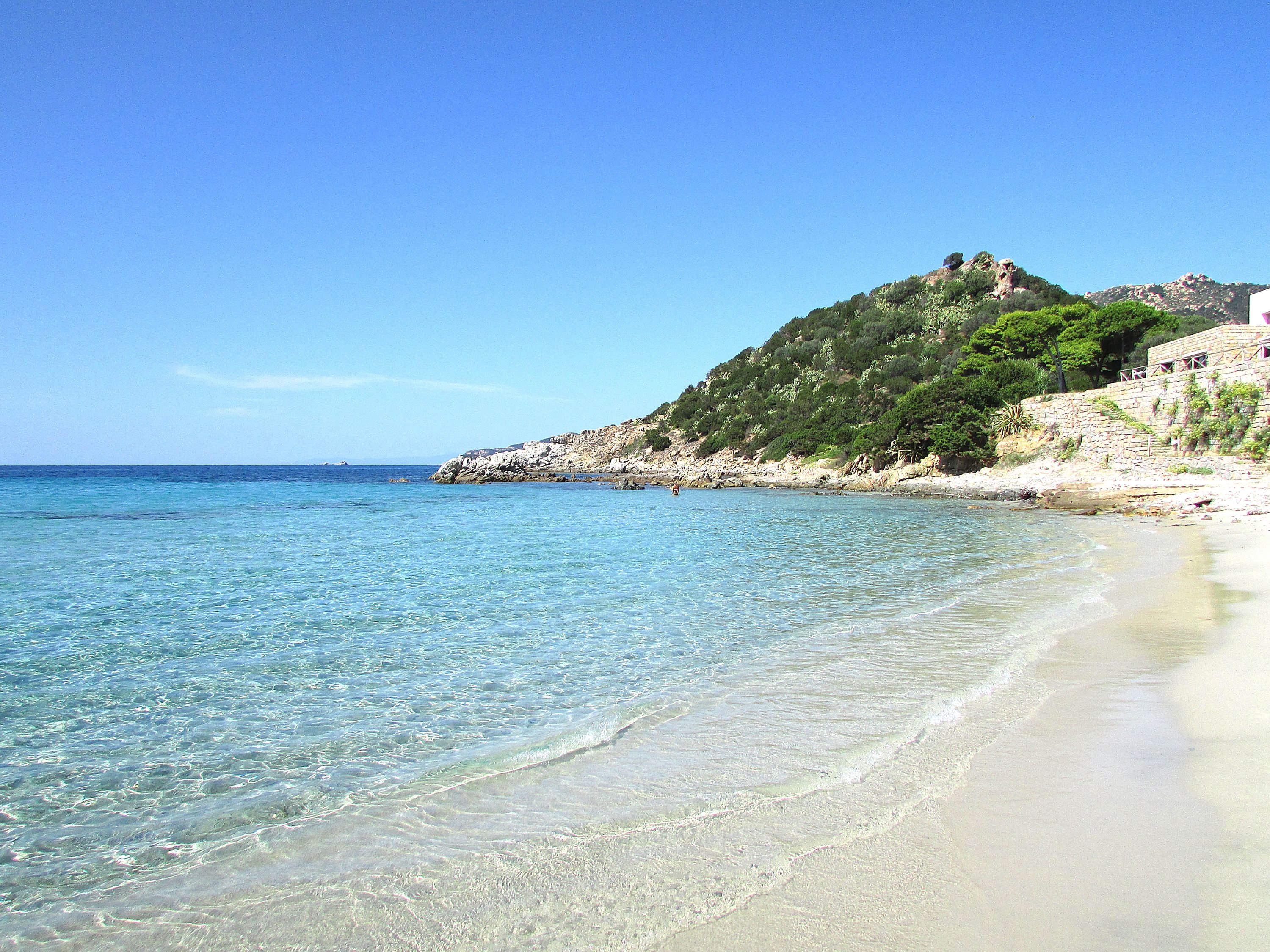 Plage de Cuccureddu et Golfo della Mezzaluna : les plages du sud de la Sardaigne à ne pas manquer