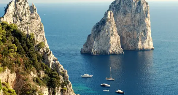 Die Klippen von Capri