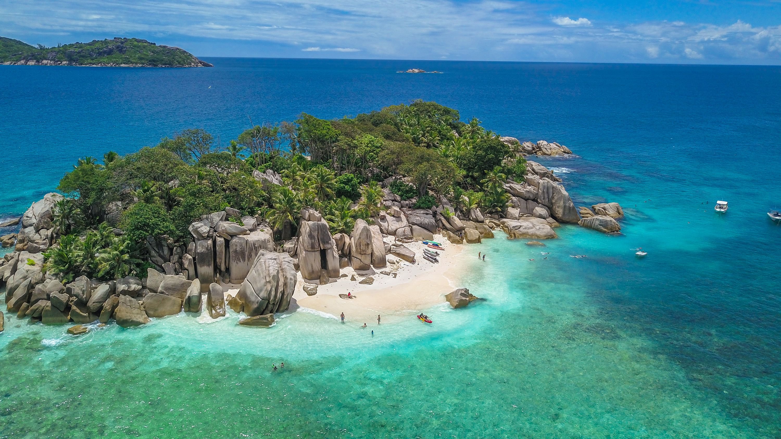 La Digue, the island that isn't there 