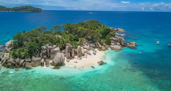La Digue, the island that isn't there