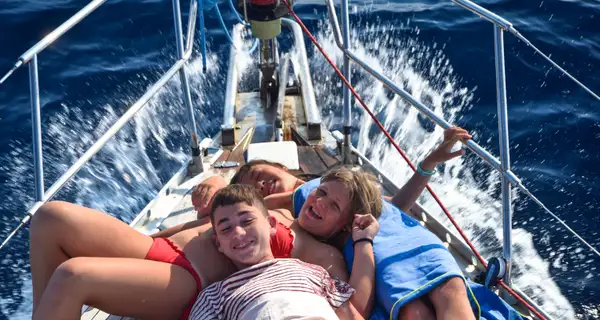 The sea: healthy carrier of Happiness