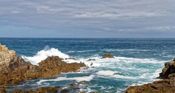 Exploration des Îles du Ponant : un voyage entre histoire et nature