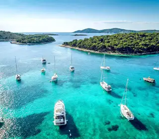 Split archipelago by sailboat