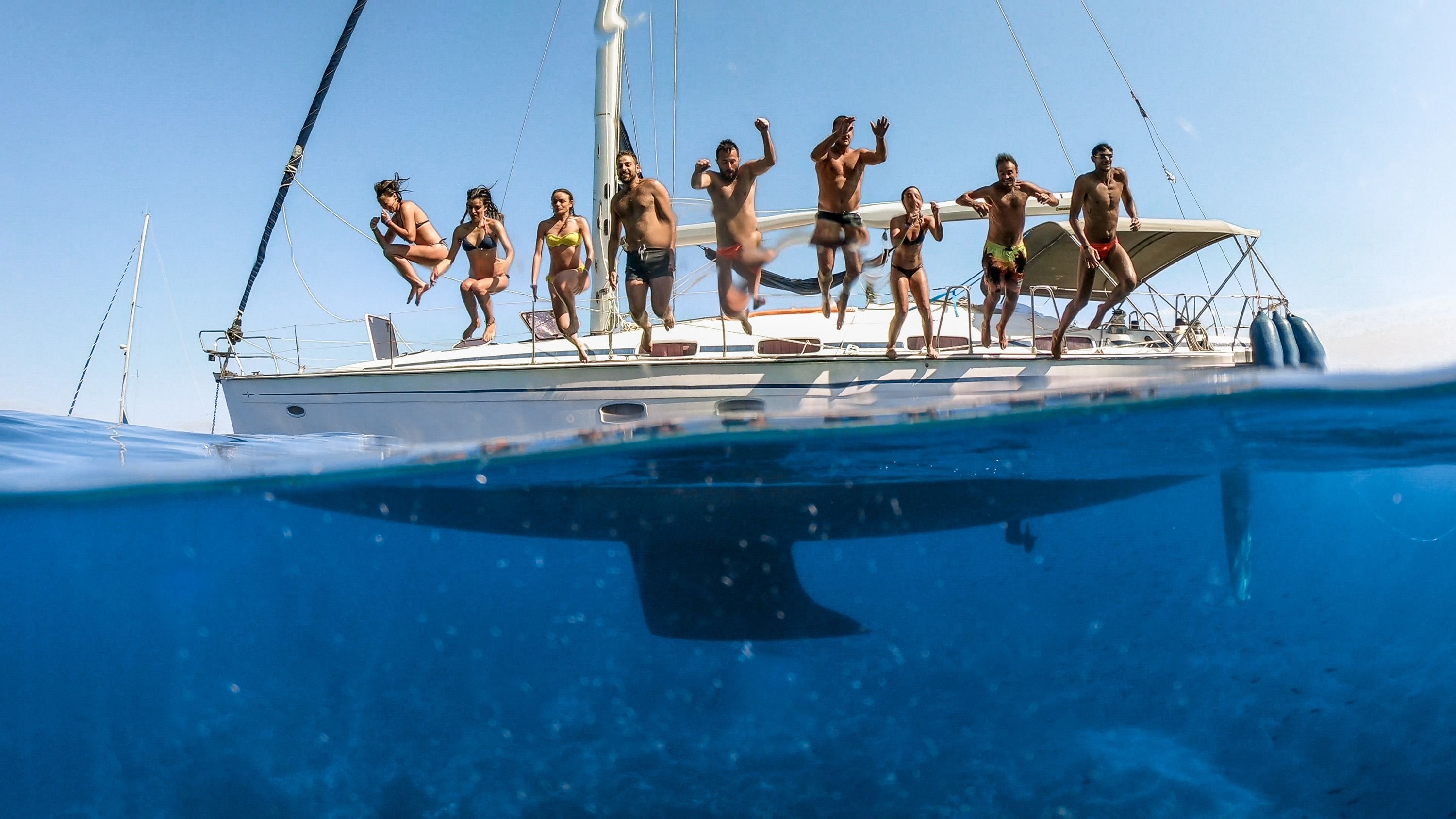 Sailing vacations for singles and solo travellers