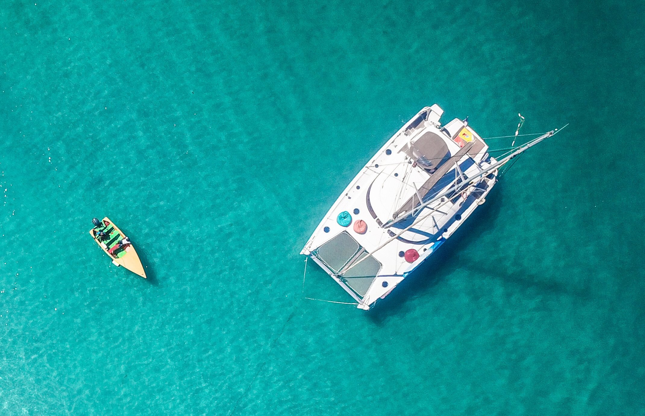 Croisières et sorties en catamaran et location avec Skipper